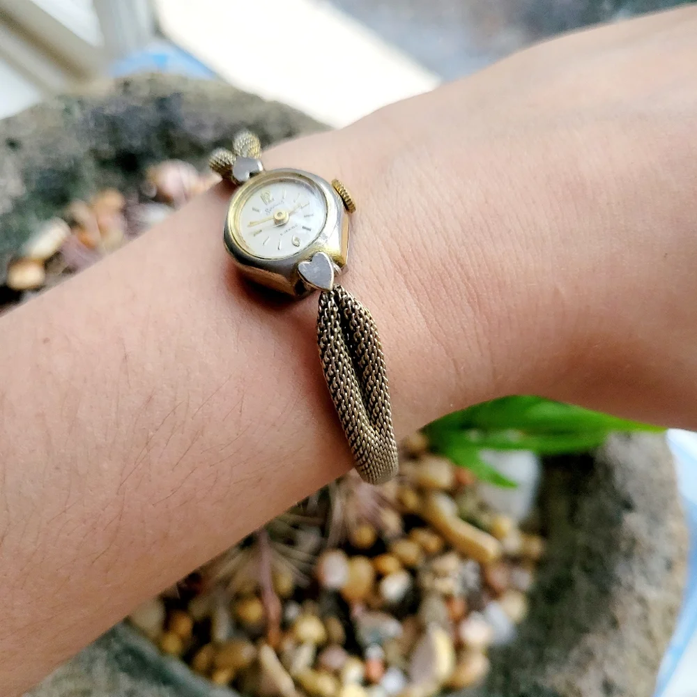 Vintage Services 5 Jewels Gold & Silver Dainty Classic Watch - Picture 7 of 9